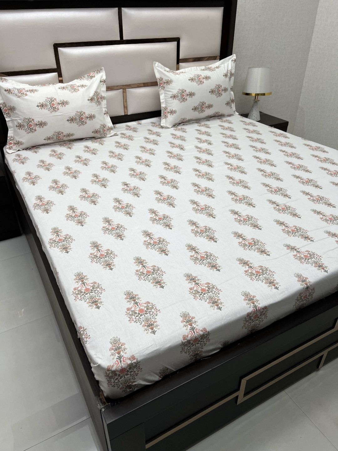 

Pure Decor Sapphire White & Grey Printed 380 TC Cotton King Bedsheet with 2 Pillow Covers