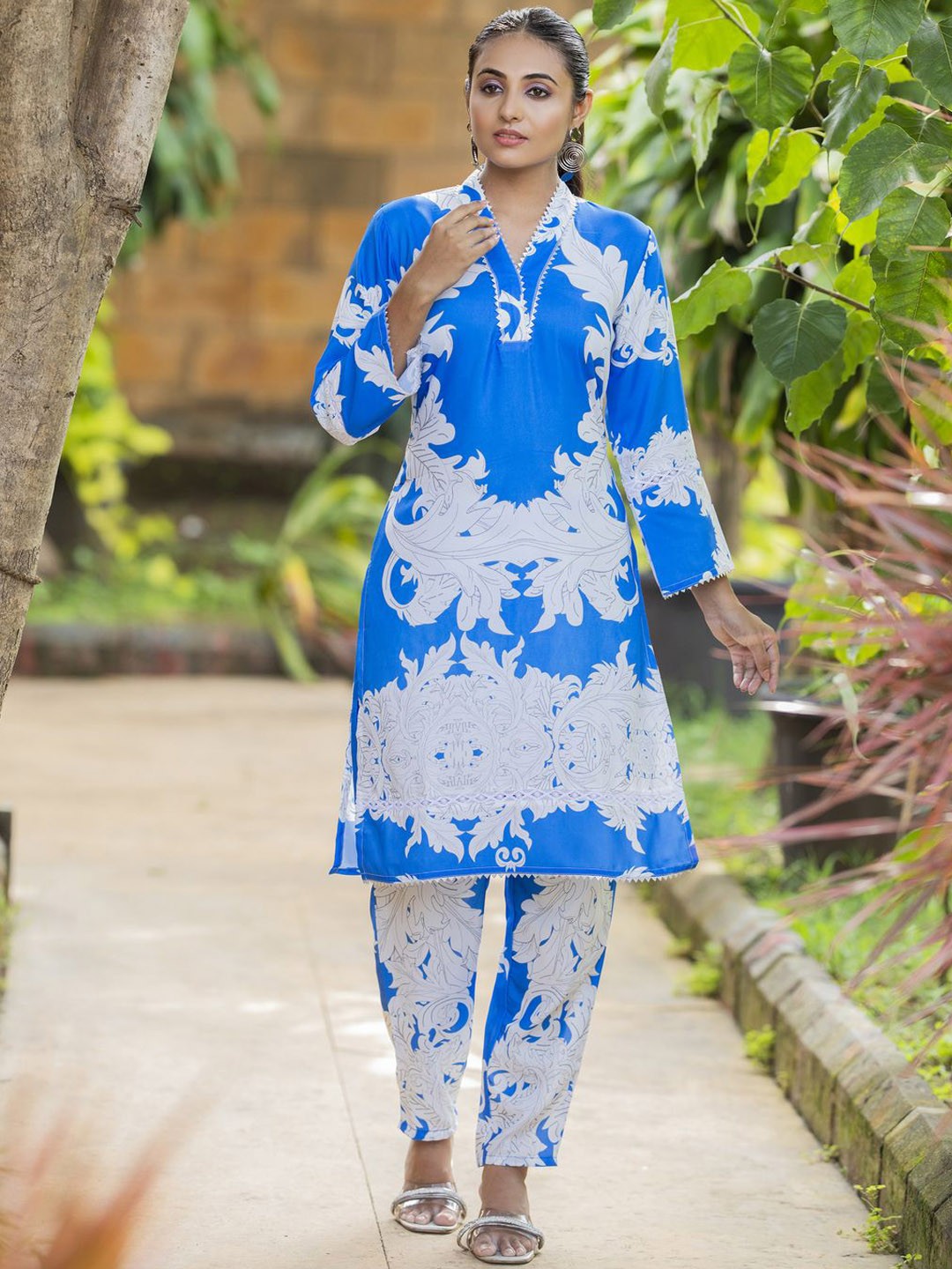 

Modestouze Attires Floral Printed V-Neck Tunic With Trousers, Blue