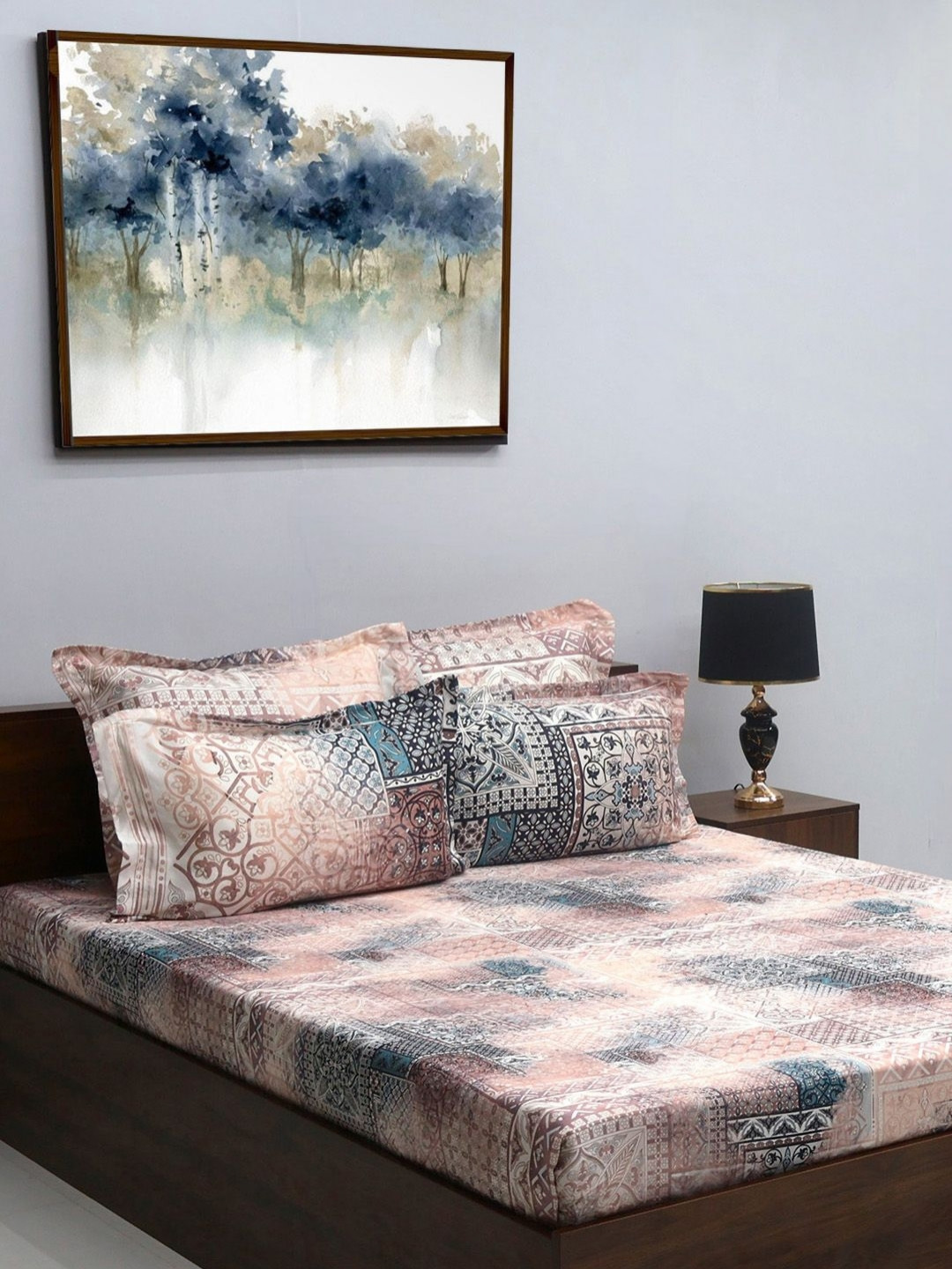 

BOMBAY DYEING Brown & Blue Printed 300 TC Cotton King Bedsheet with 4 Pillow Covers