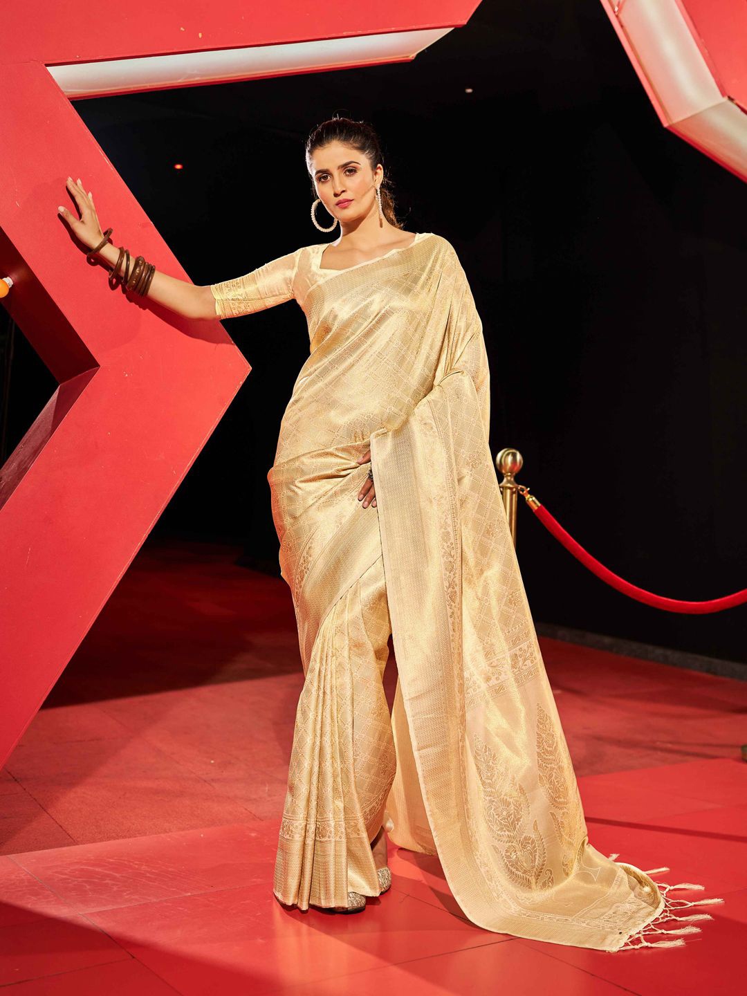 

Krimmple Woven Design Zari Saree, Cream