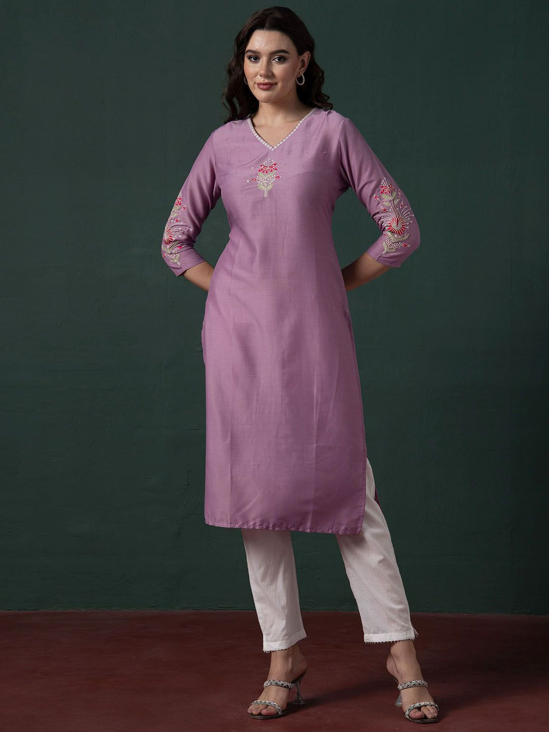 

INDYA Floral Embroidered Zari Straight Kurta, Purple