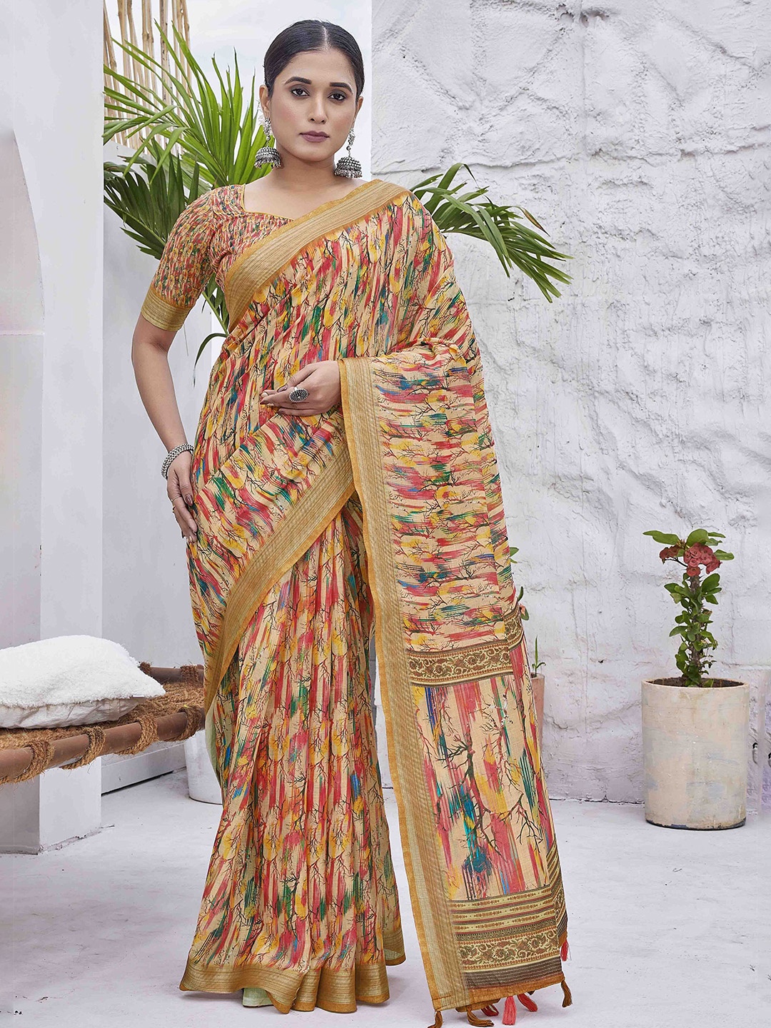 

Krimmple Zari Linen Blend Saree, Beige