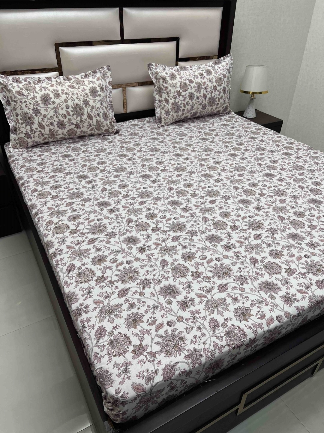 

Pure Decor Villa Maroon & White Printed 300 TC Cotton King Bedsheet with 2 Pillow Covers