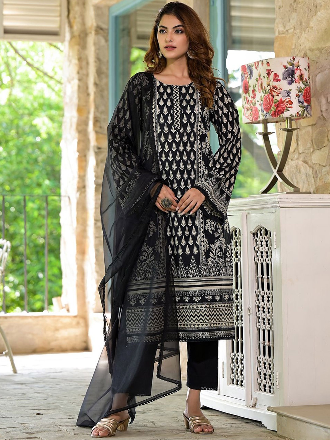 

Chandbaali Floral Printed Pure Cotton Straight Kurta With Trouser & Dupatta, Black