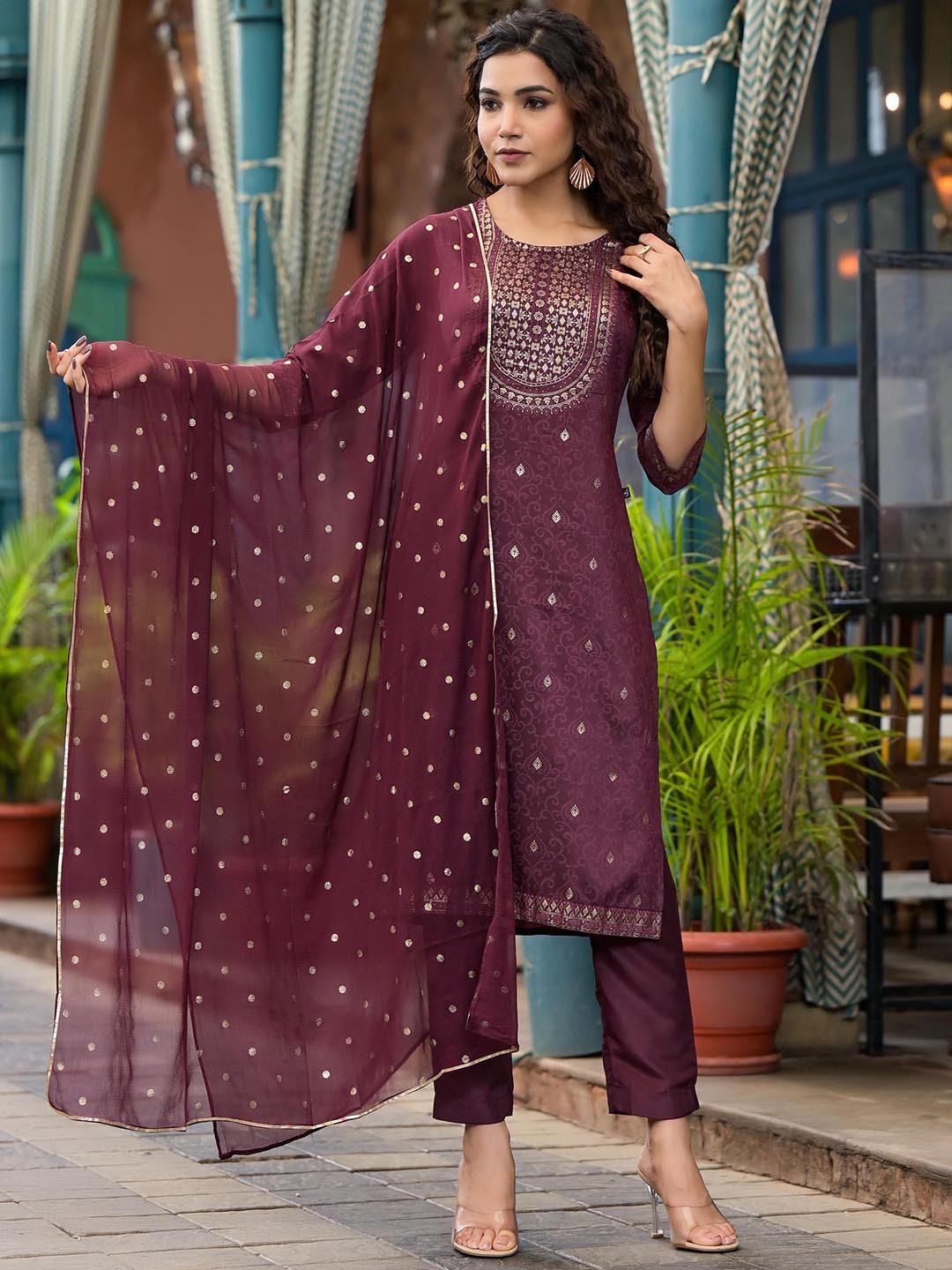 

Juniper Ethnic Motifs Printed Regular Straight Kurta with Trousers & Dupatta, Burgundy