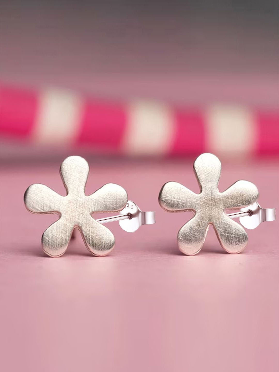 

DressBerry 925 Sterling Silver Contemporary Studs