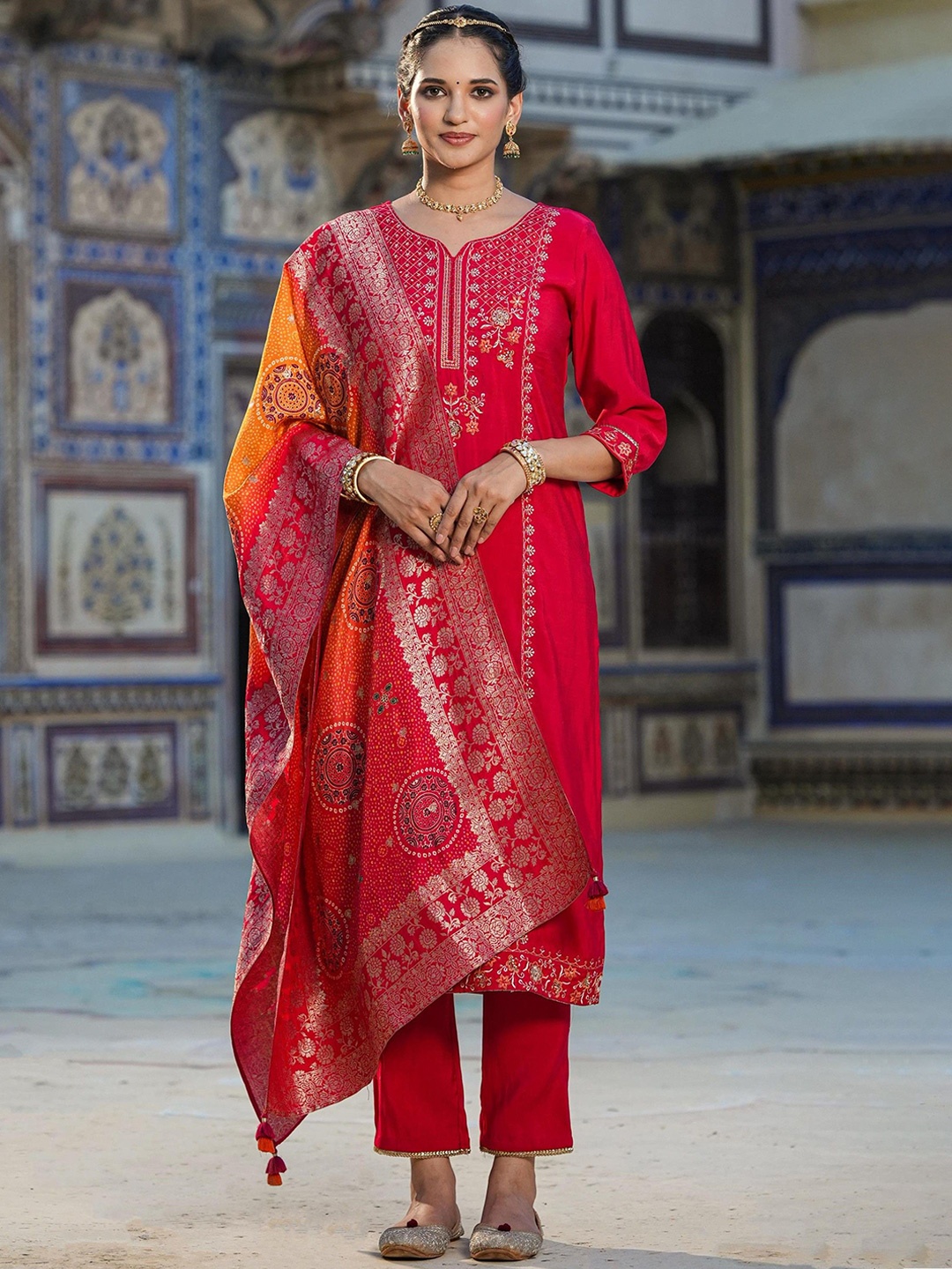 

SCAKHI Floral Embroidered Sequinned Jacquard Weave Straight Kurta with Trousers & Dupatta, Red