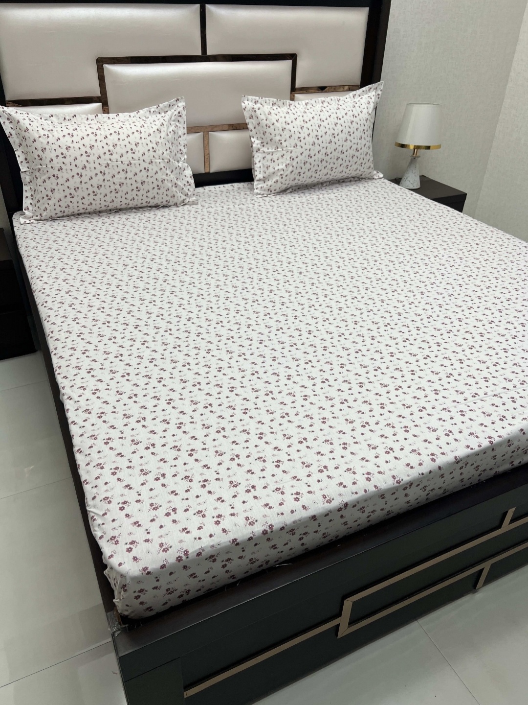 

Pure Decor White & Pink Floral 350 TC King Bedsheet with 2 Pillow Covers