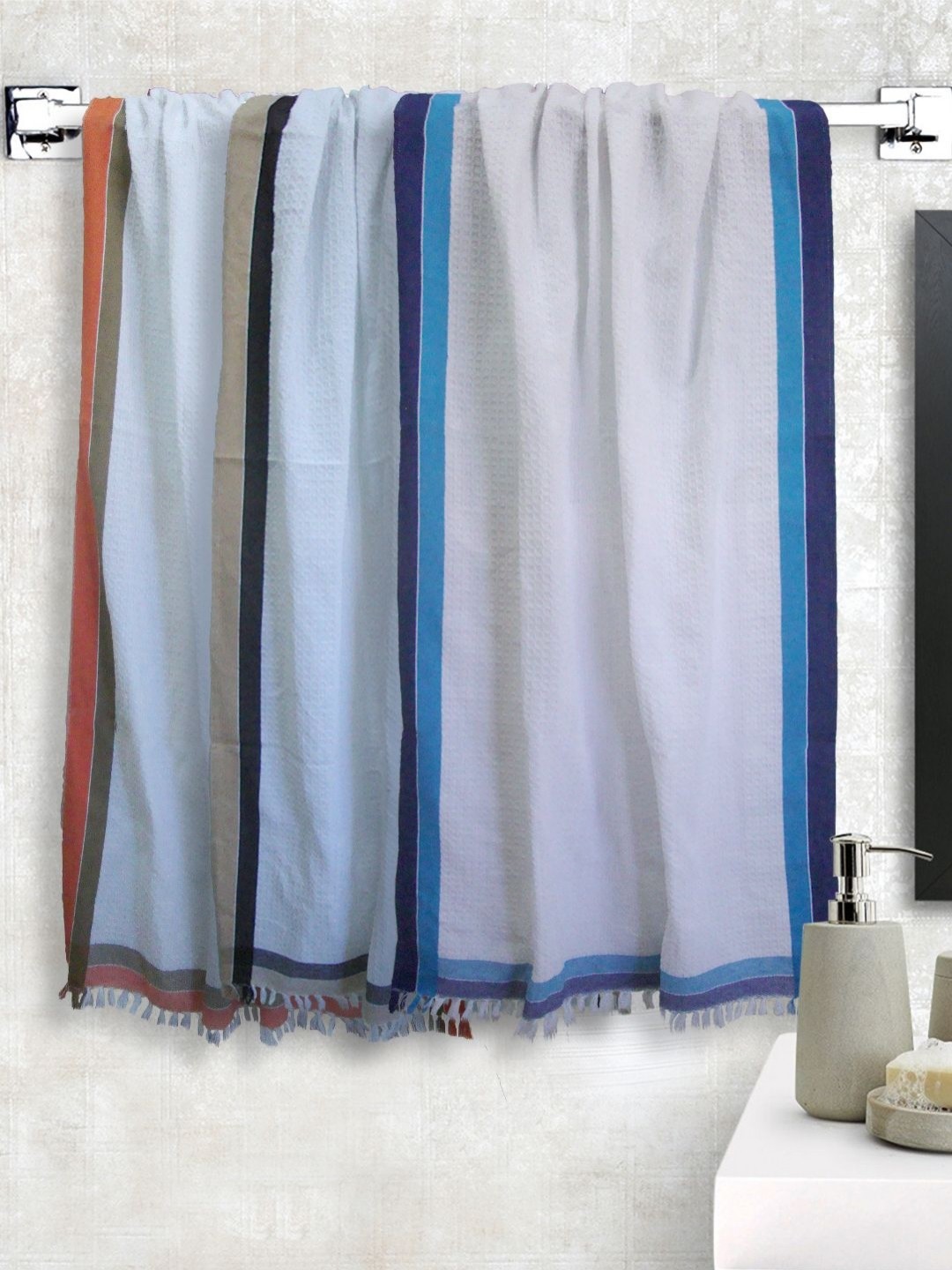 

Aura Blue & Navy Blue 3 Pieces Cotton 210 GSM Bath Towels