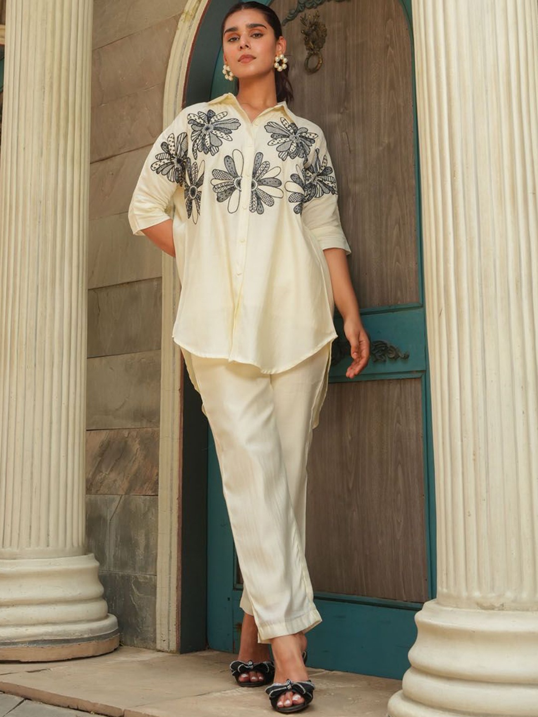 

FASHION DWAR Floral Embroidered Pure Silk Tunic & Trousers, Off white