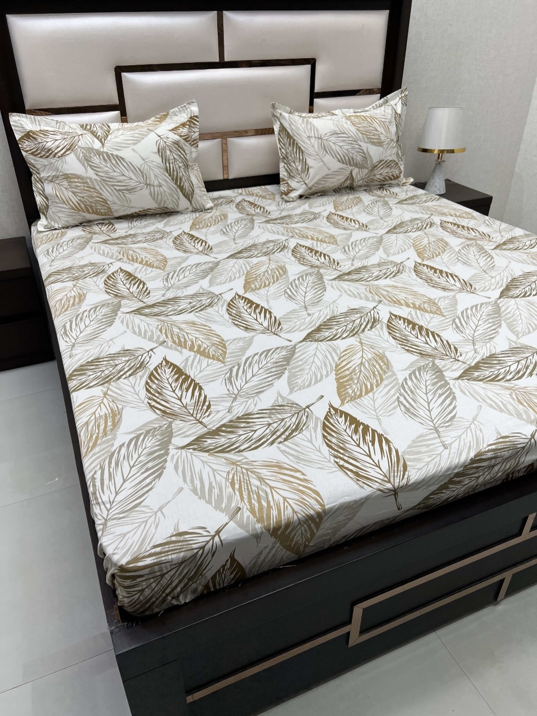 

Pure Decor Sapphire White Printed 330 TC Pure Cotton Fitted Super King Bedsheet Set