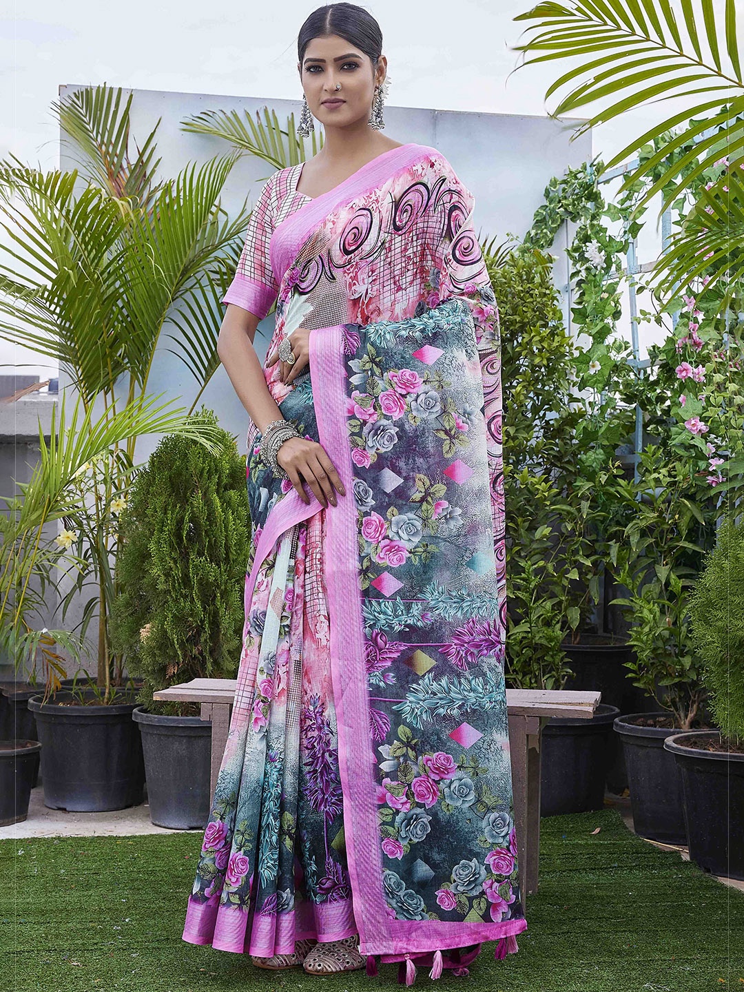 

Krimmple Floral Zari Linen Blend Saree, Pink