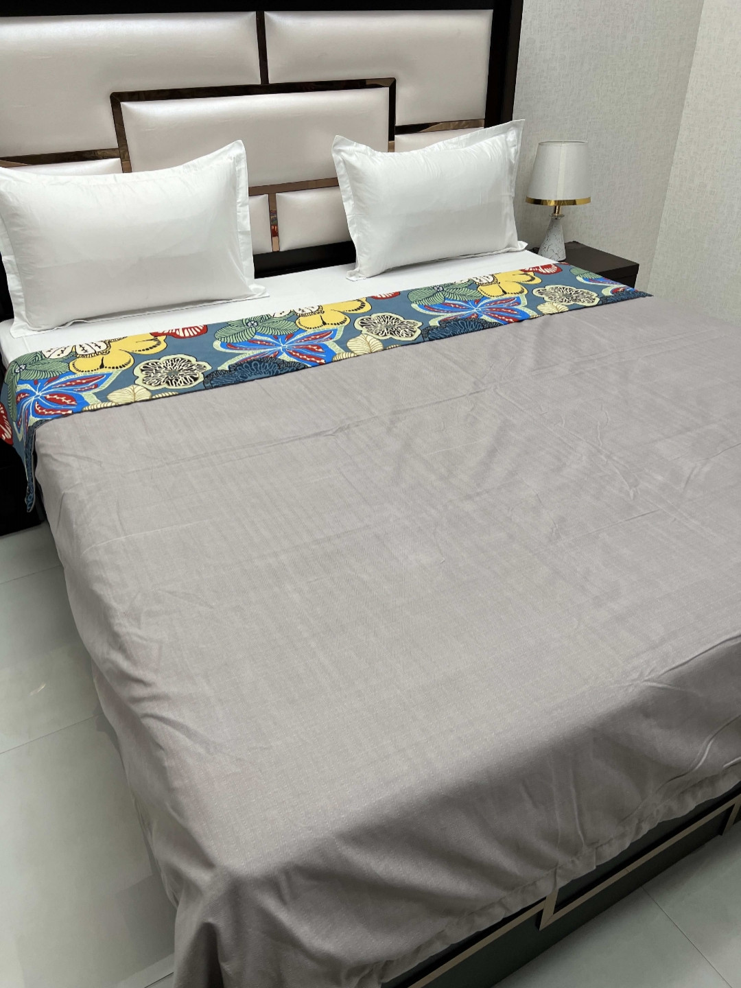 

Pure Decor Grey Floral Printed AC Room 354 GSM Reversible Double King Size comforter