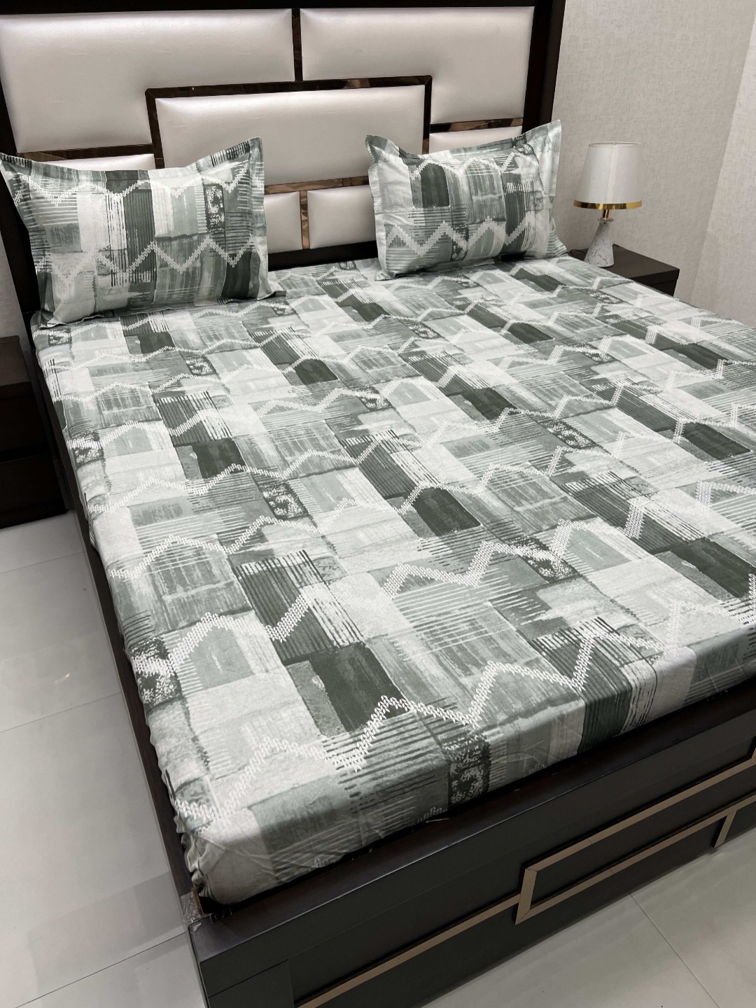 

Pure Decor Sapphire Green Printed 330 TC Pure Cotton Fitted Super King Bedsheet Set