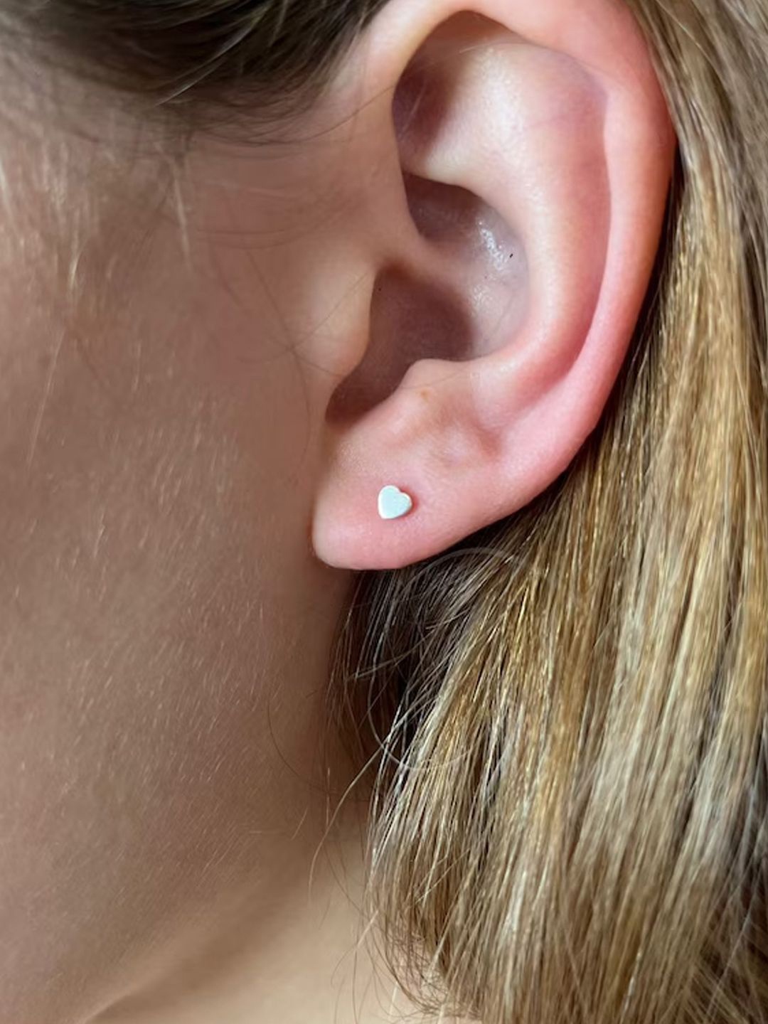

DressBerry 925 Sterling Silver Heart Shaped Studs