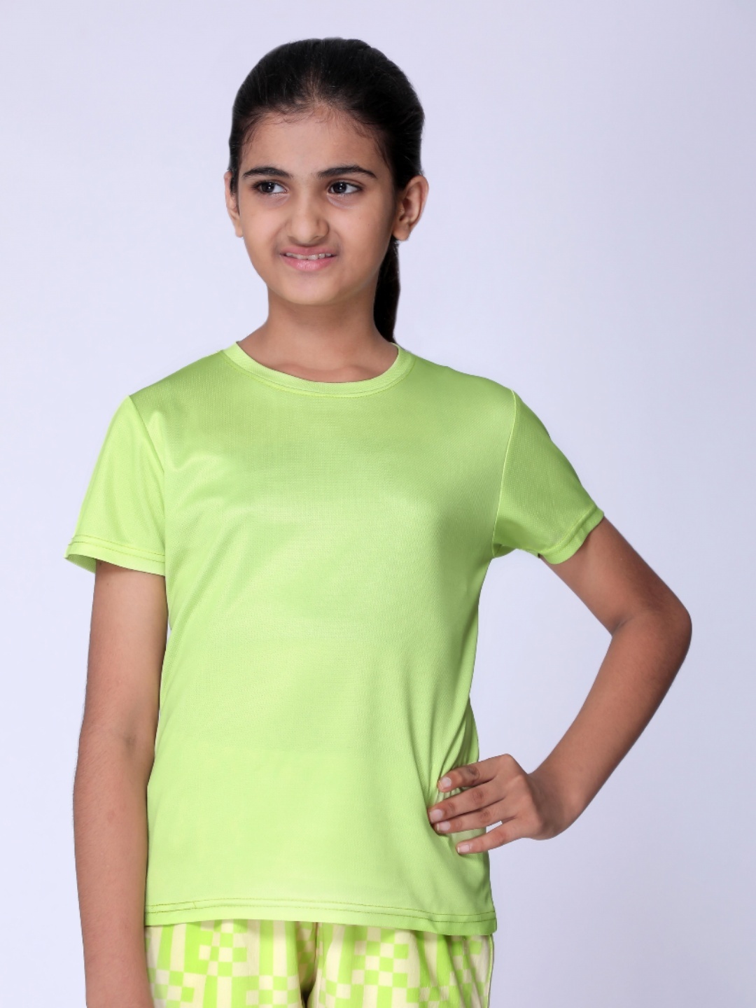 

UMILDO Girls Solid Round Neck T-shirt, Yellow