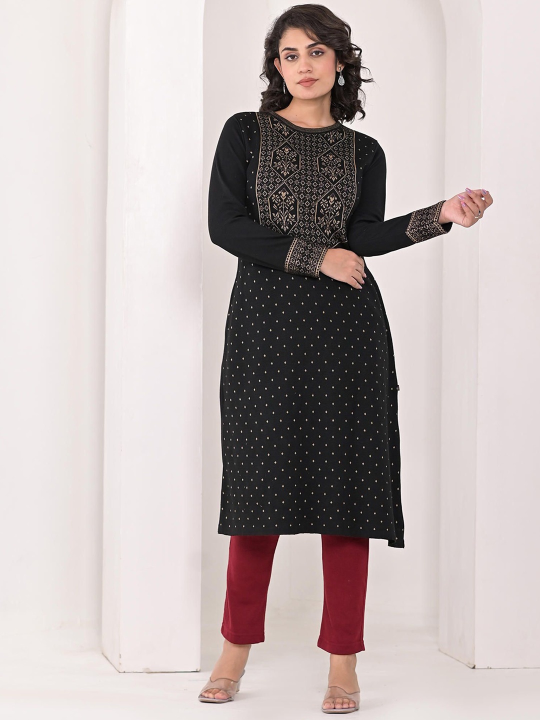 

Juniper Ethnic Motif Printed Winter Kurta, Black