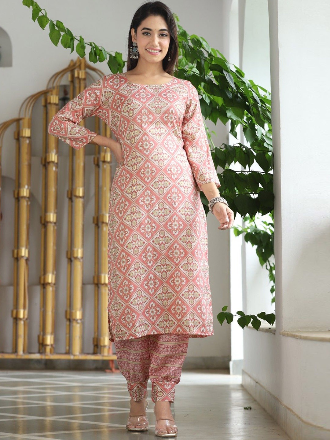 

PARIKSHIT Ethnic Motifs Printed Straight Gotta Patti Kurta with Salwar, Pink