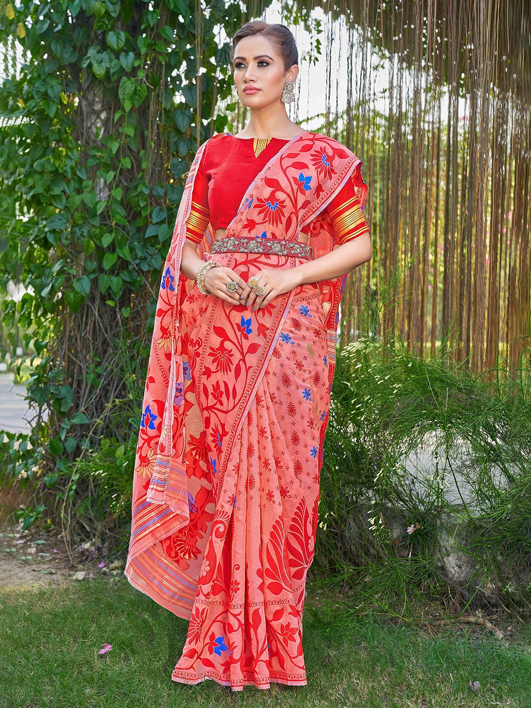 

Krimmple Woven Design Zari Jamdani Saree, Peach