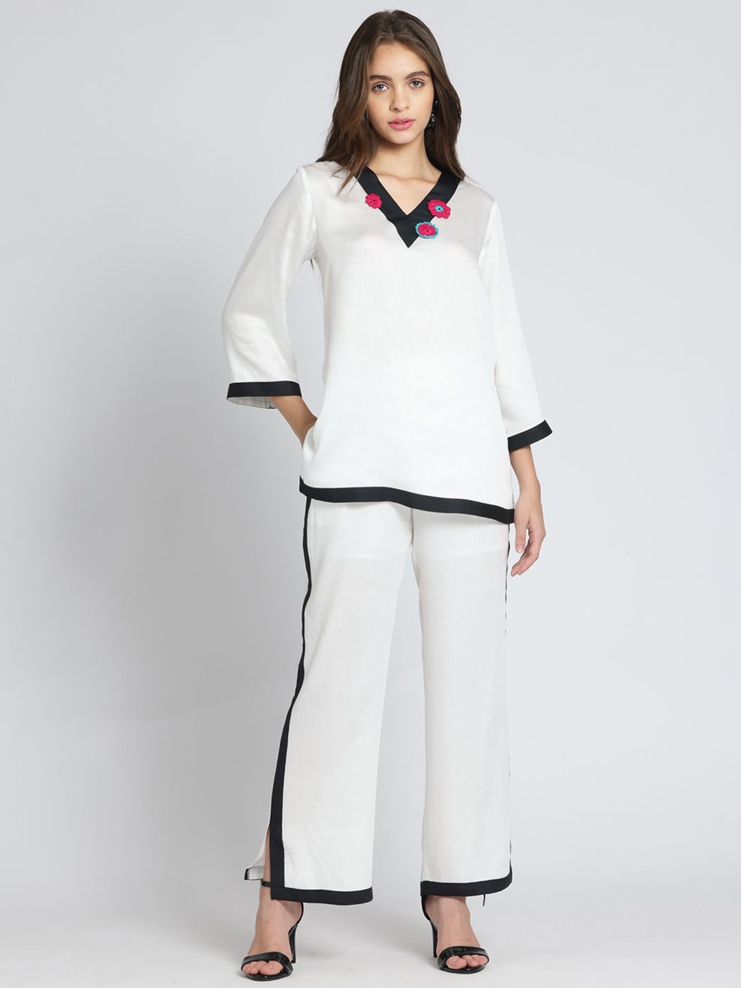 

SHAYE Embroidered V-Neck Pure Cotton Top With Trousers, White