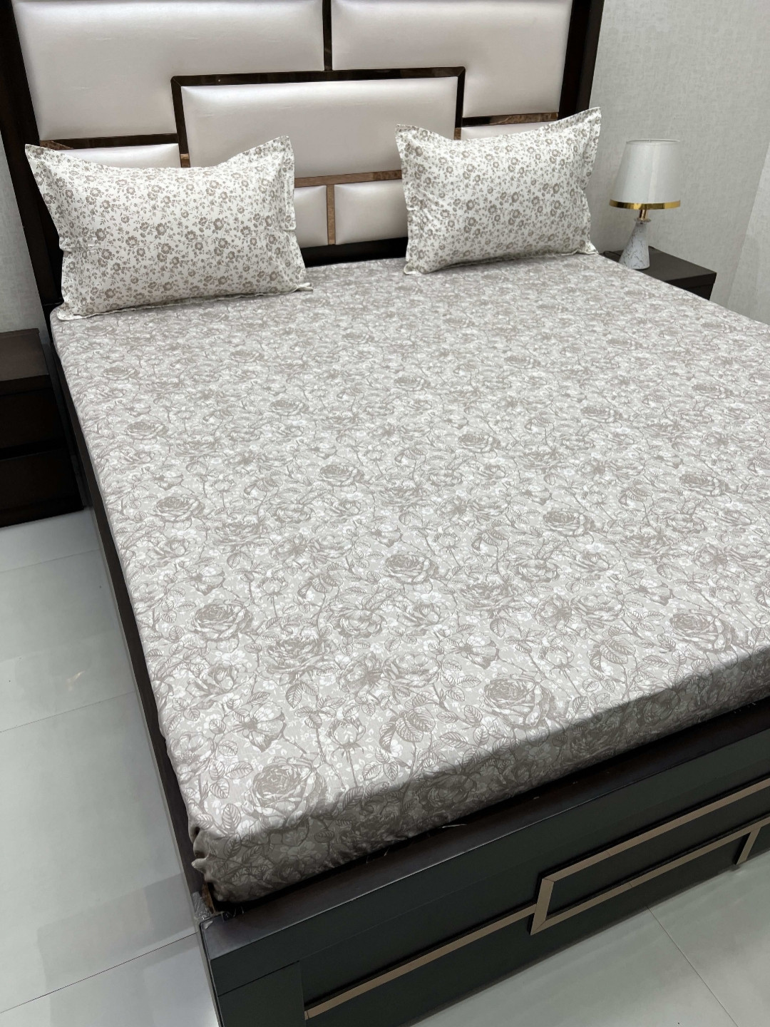 

Pure Decor Grey & White Floral 350 TC Cotton King Bedsheet with 2 Pillow Covers