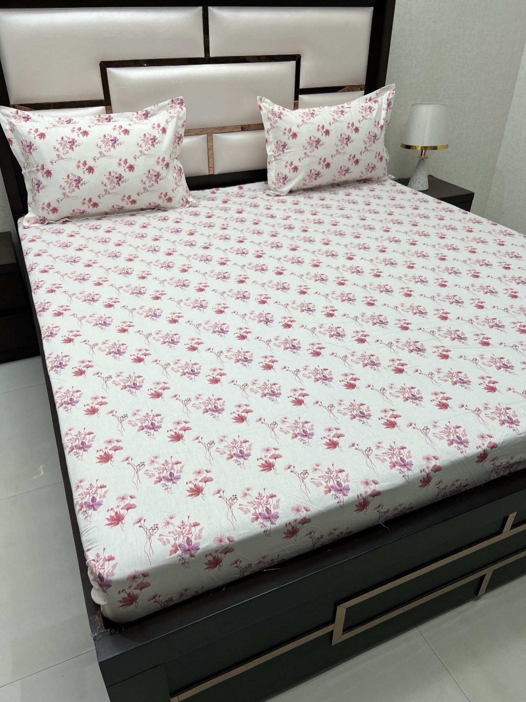 

Pure Decor Sapphire White Printed 330 TC Pure Cotton Fitted Super King Bedsheet Set, Pink