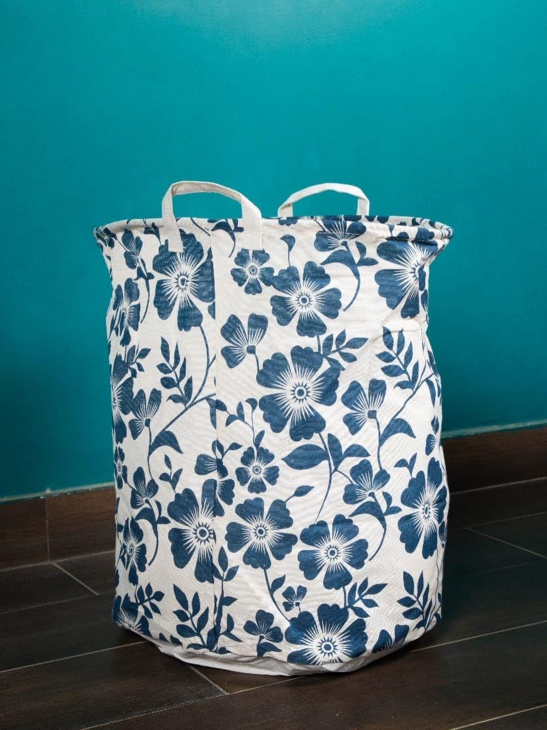 

HomeCloud Blue & White Printed Waterproof Laundry Bag