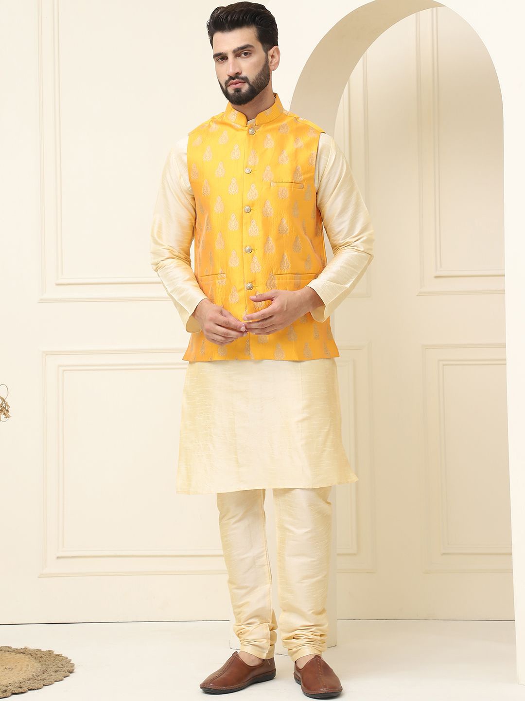 

SOJANYA Mandarin Collar Zari Silk Cotton Straight Kurta with Pyjamas & Nehru jacket, Gold