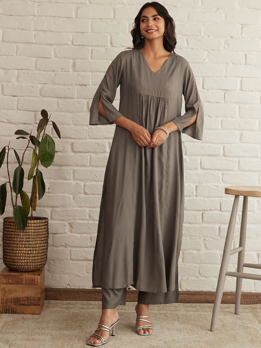 

HERE&NOW V-Neck A-line Kurta with Palazzo, Grey