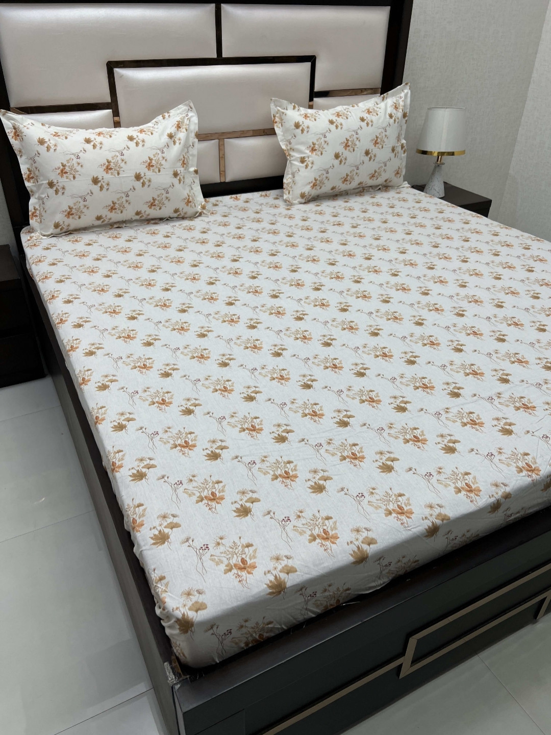 

Pure Decor Sapphire White Printed 350 TC Pure Cotton Fitted Super King Bedsheet Set, Orange