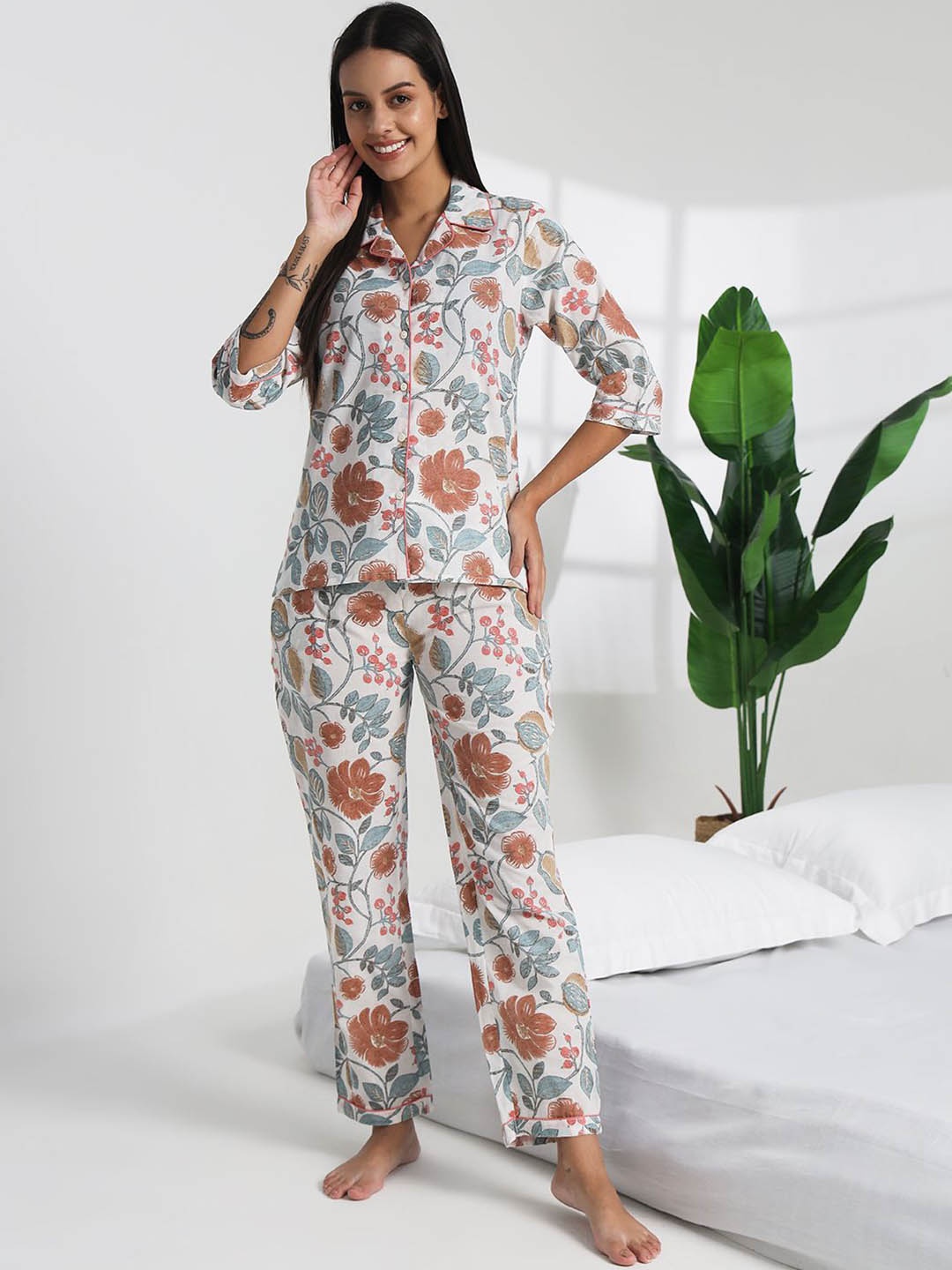 

Bannos Swagger Women Printed Night suit, White
