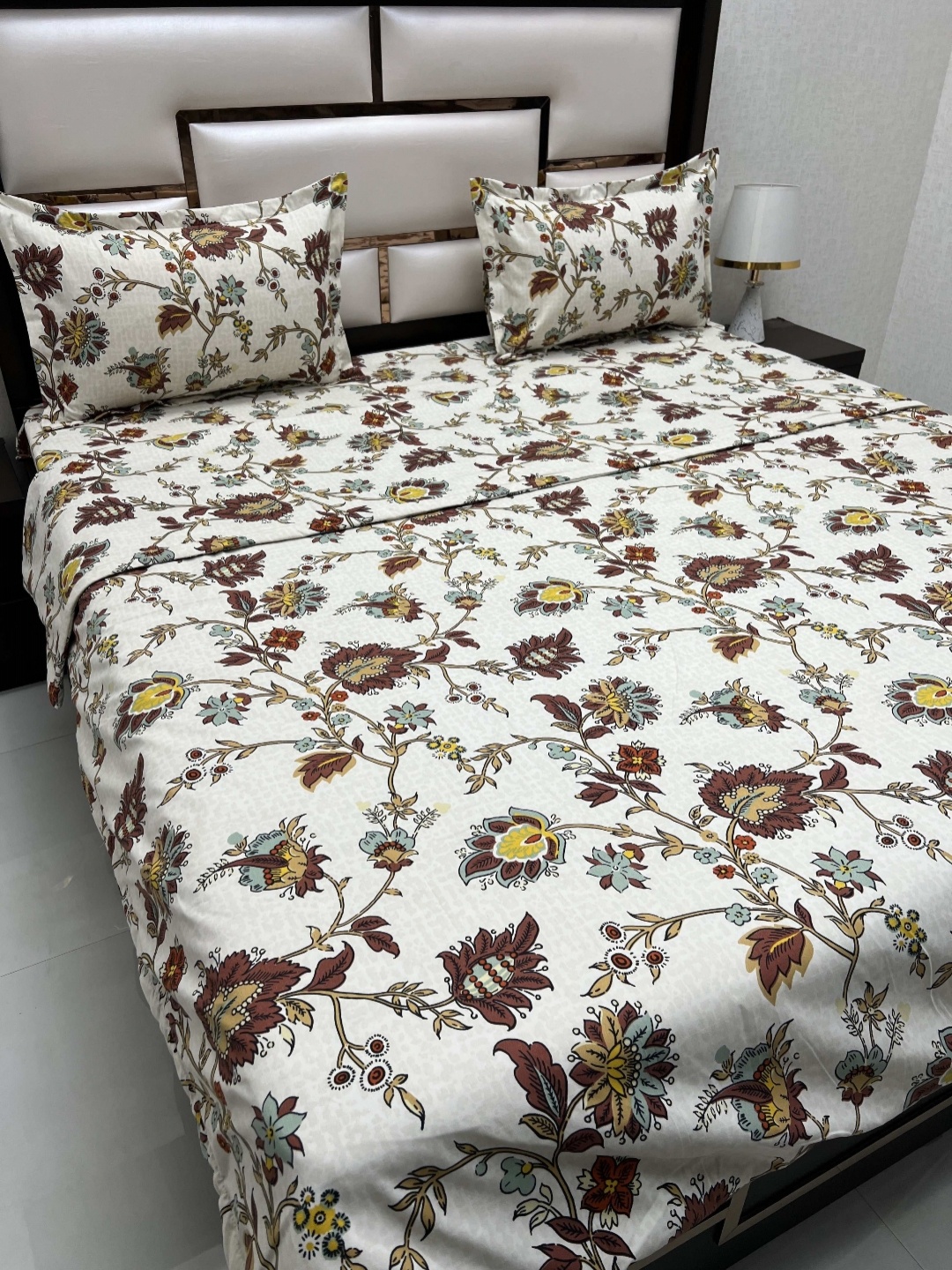 

Pure Decor White & Maroon 4 Pieces Floral Printed Double King Fine Bedding Set