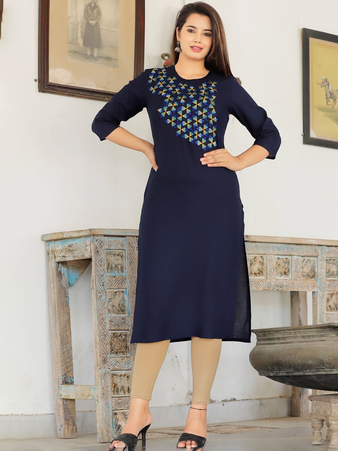 

Mehsoos Geometric Yoke Design Round Neck Thread Work Straight Kurta, Navy blue