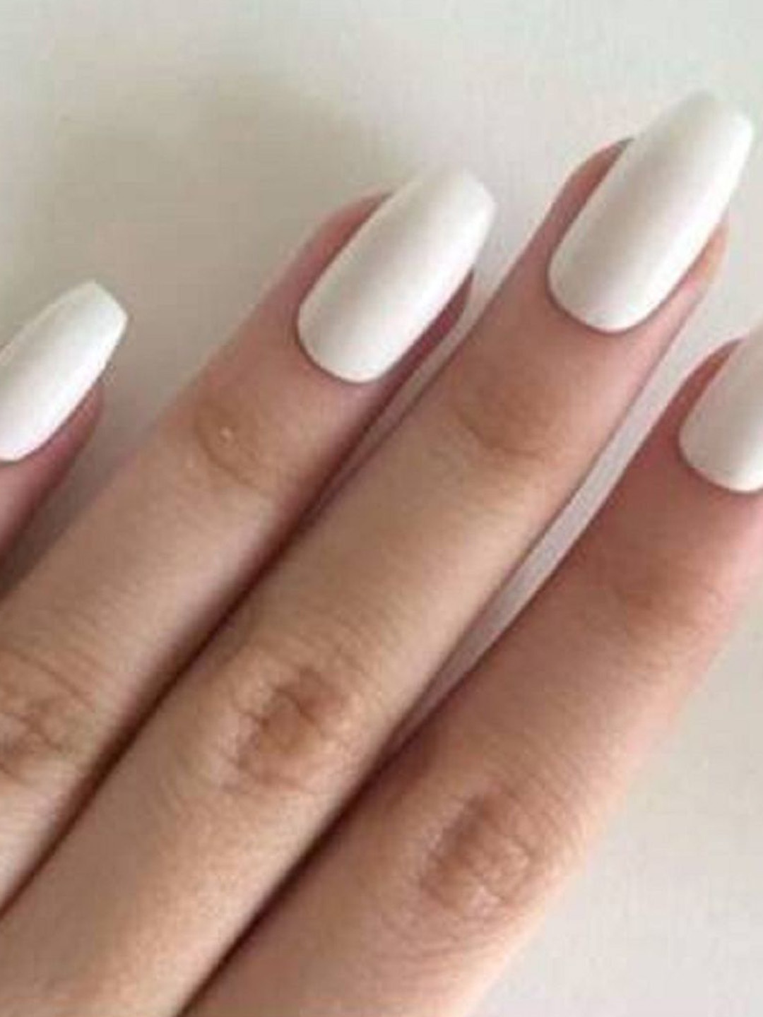 

YELGO Set of 100 Artificial Reusable Nails With Nail Glue, White