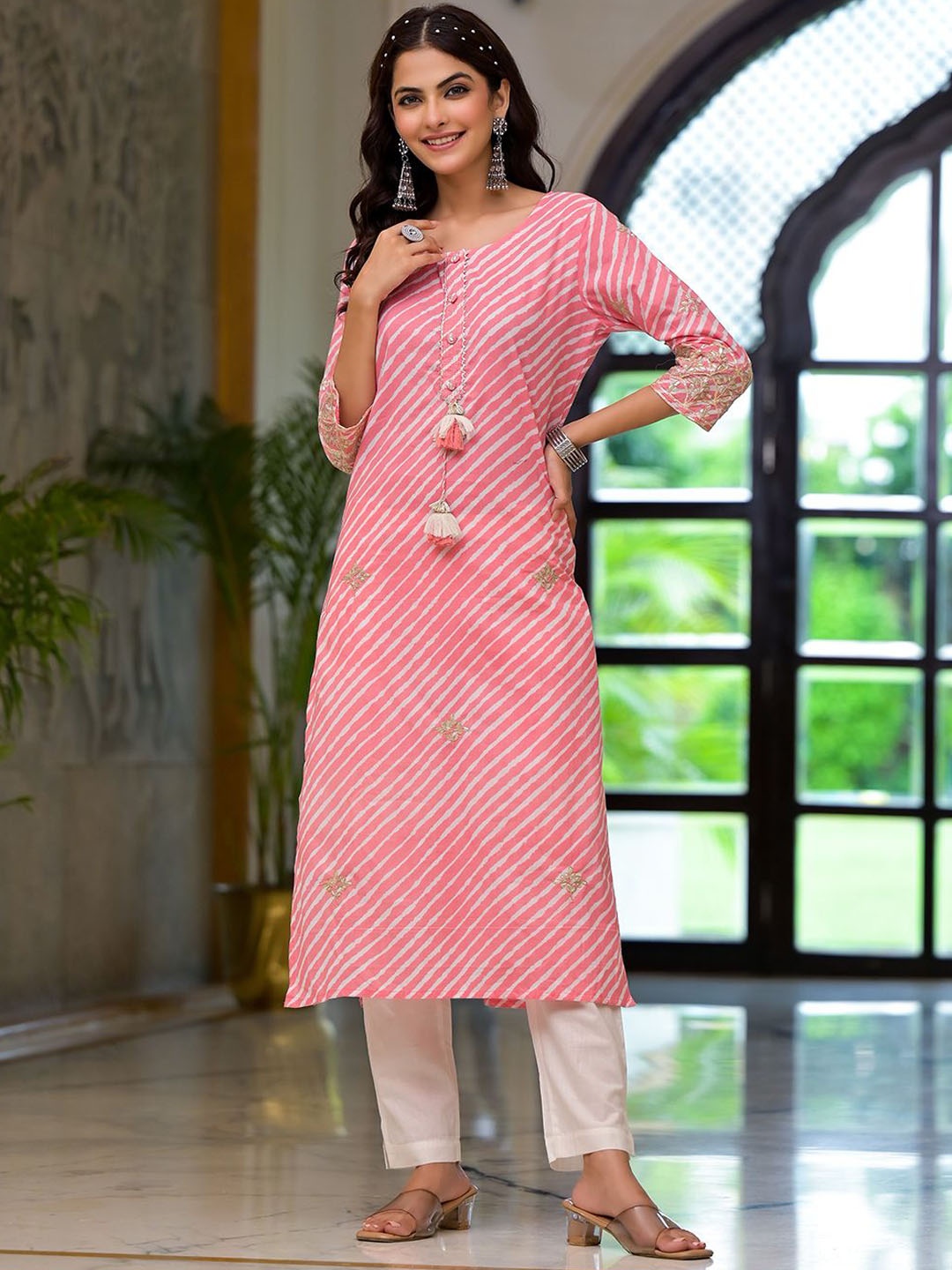 

Chandbaali Leheriya Printed Gotta Patti Pure Cotton Straight Kurta, Peach