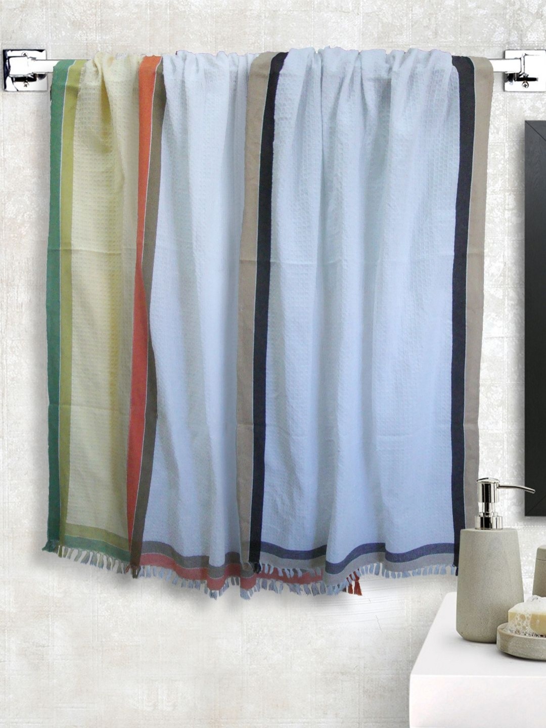 

Aura Yellow & Green 3 Pieces Cotton 210 GSM Bath Towels