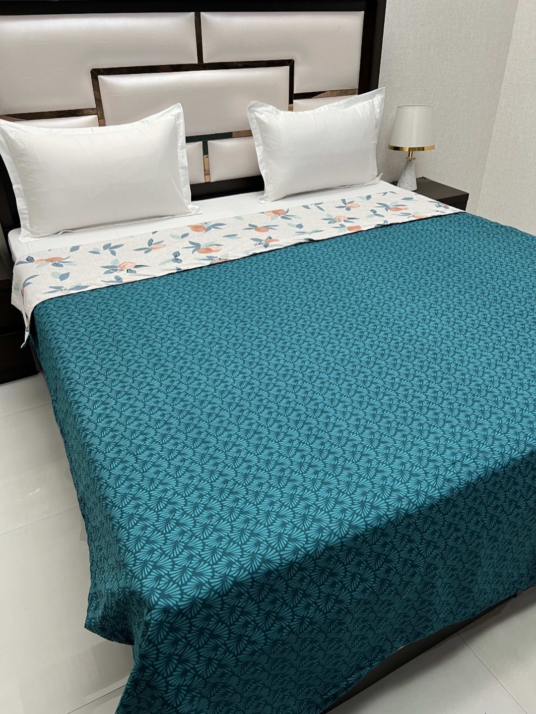 

Pure Decor Green Floral Printed AC Room 354 GSM Reversible Double King Size comforter