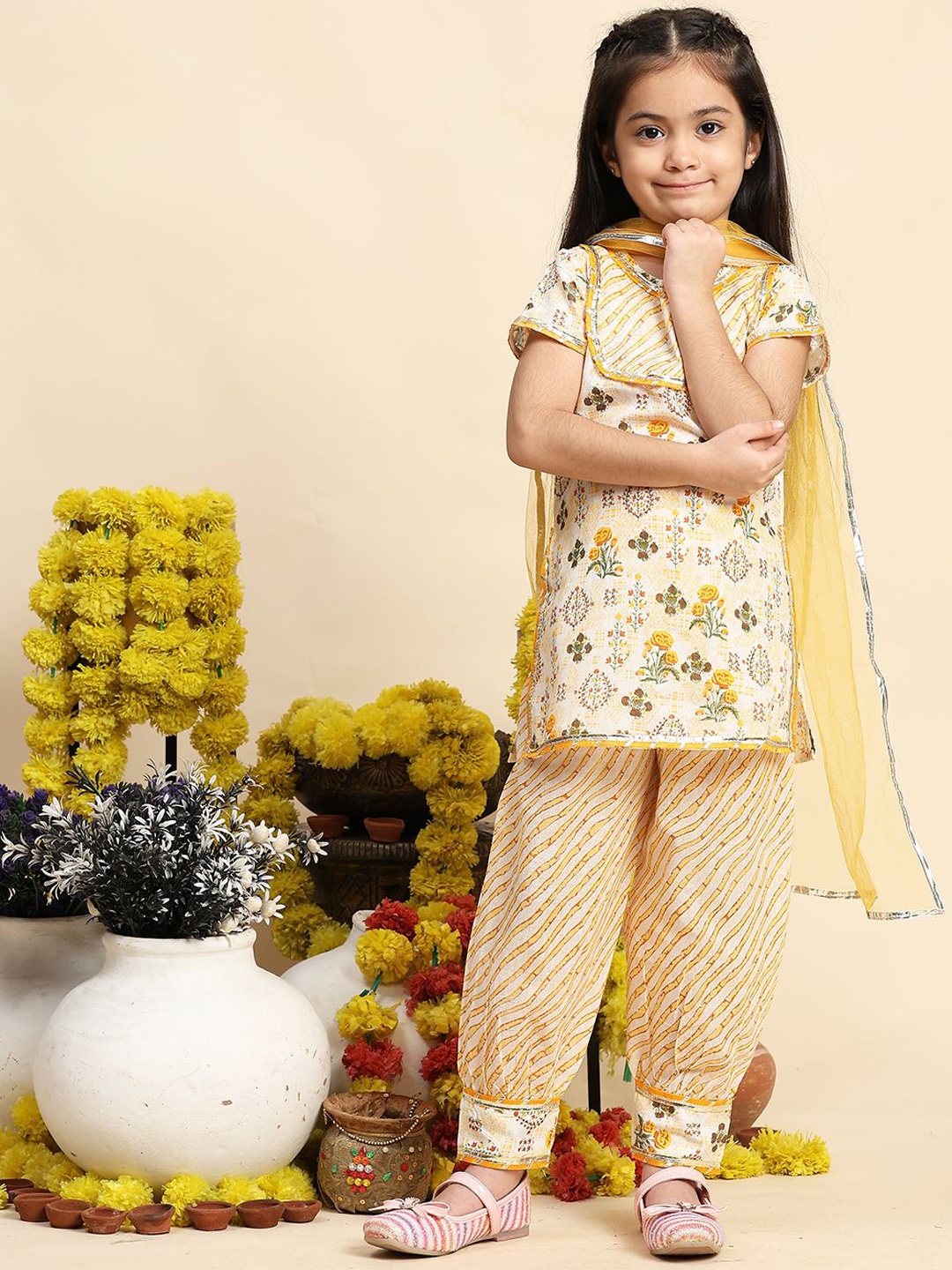 

Cutiekins Boys Floral Printed Straight Cotton Kurta With Salwar & Dupatta, Cream