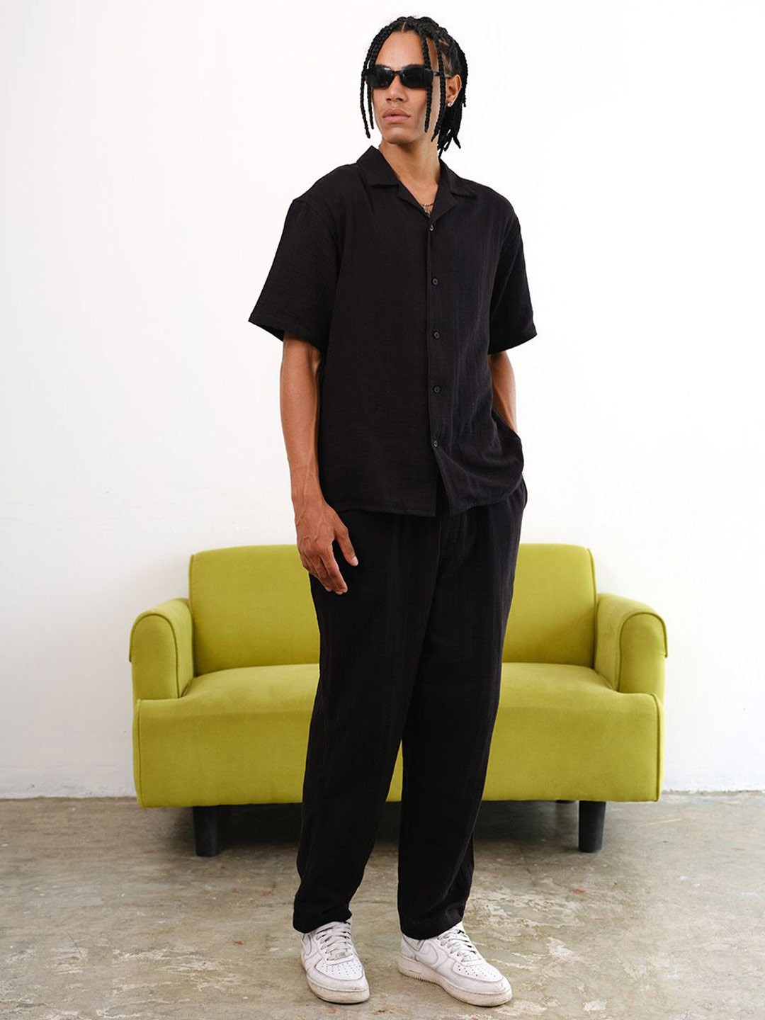 

Bonkers Corner Men Solid Pure Cotton Casual Shirt, Black