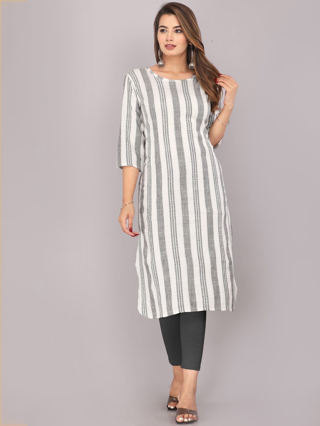 

Mehsoos Striped Round Neck Cotton Straight Kurta, Grey