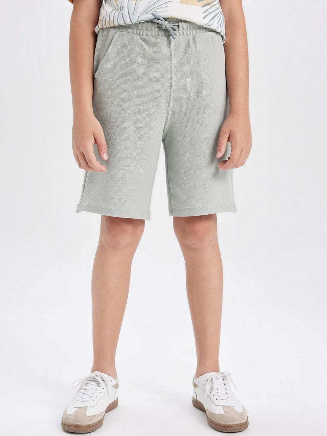 

DeFacto Boys Cotton Mid-Rise Regular Fit Shorts, Grey