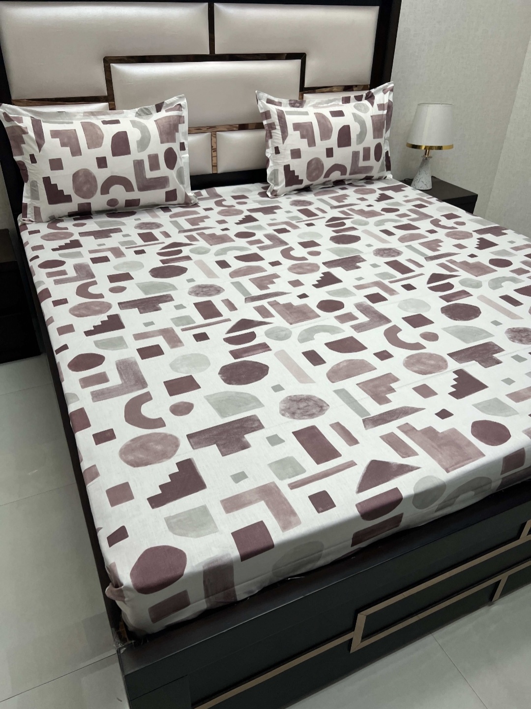 

Pure Decor Villa Maroon Geometric Printed Cotton 330 TC King Bedsheet & 2 Pillow Covers