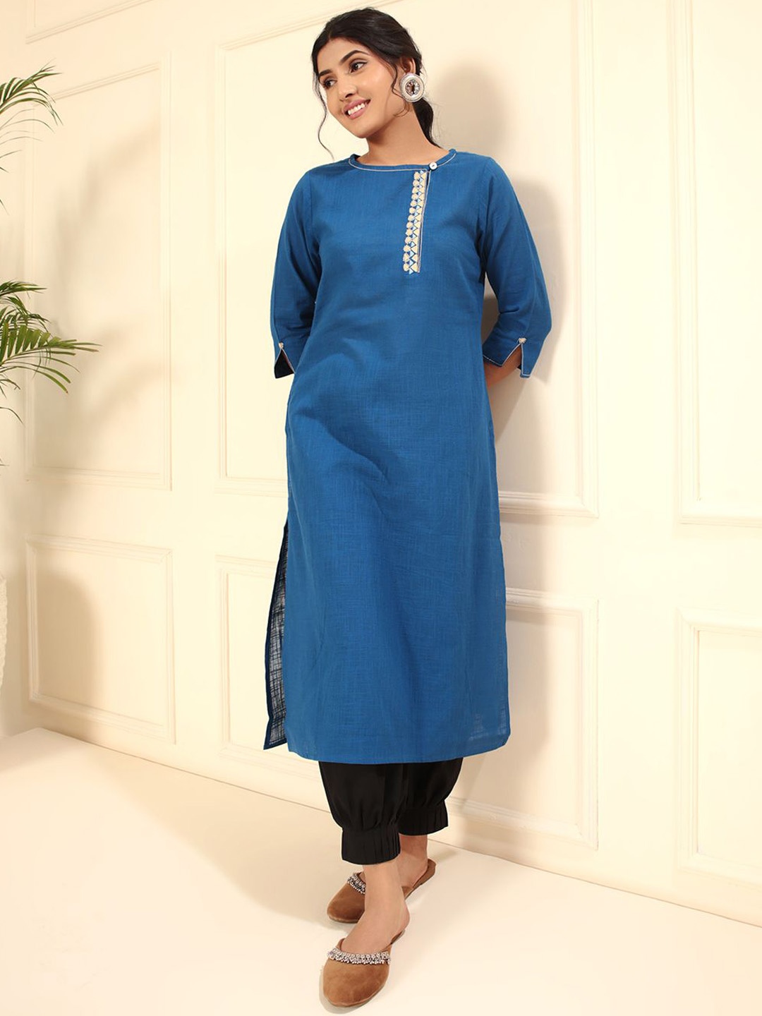 

ARAVALII Keyhole Neck Straight Kurta, Blue