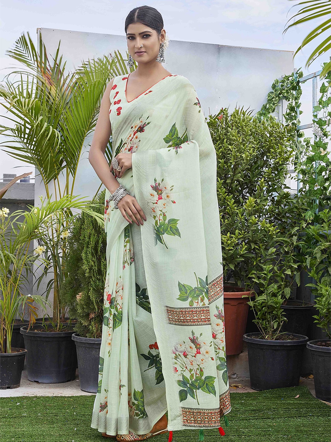 

Krimmple Floral Linen Blend Saree, Green