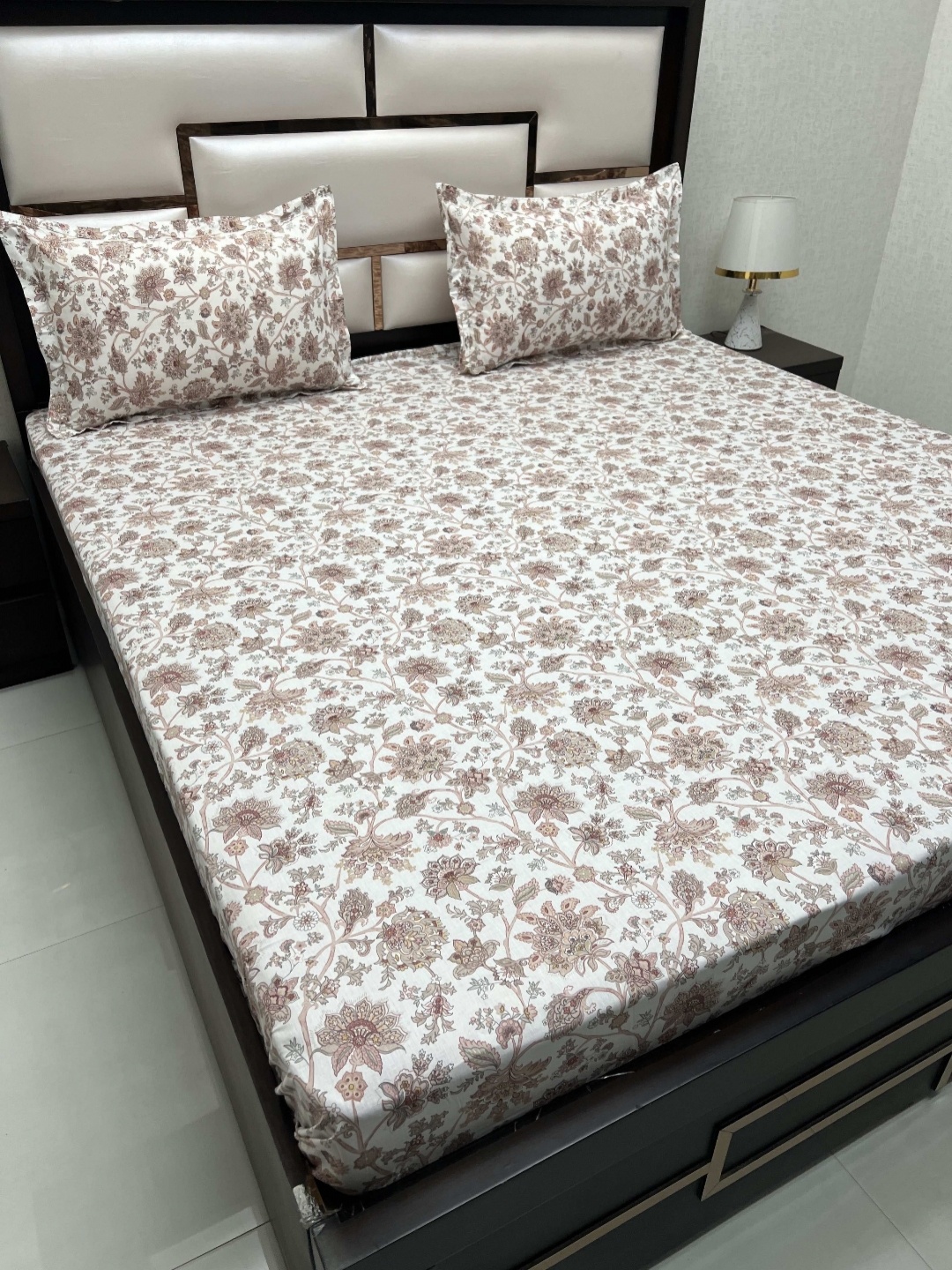 

Pure Decor Brown & White Floral 350 TC King Bedsheet with 2 Pillow Covers