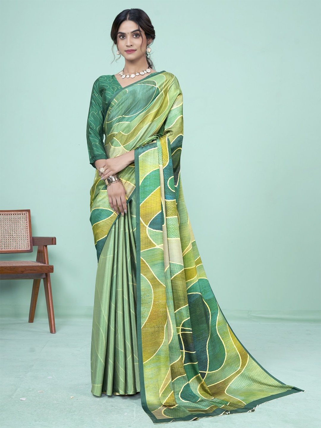 

JIVORA Floral Printed Saree With Blouse Piece, Green