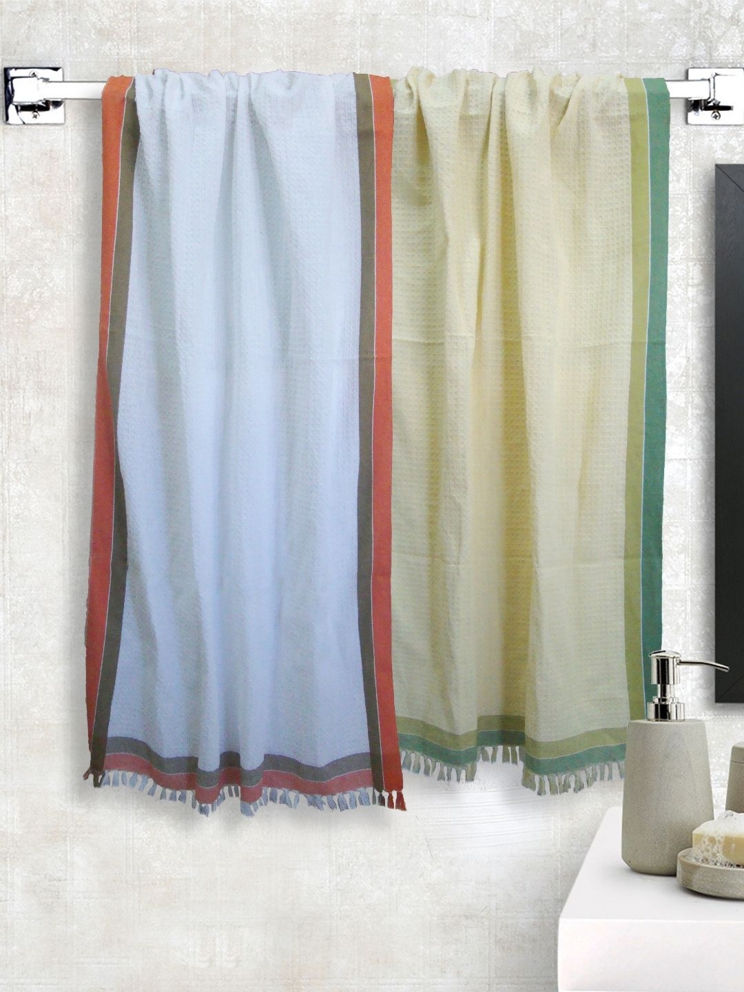 

Aura Off White & Red 2 Pieces Cotton 210 GSM Bath Towel