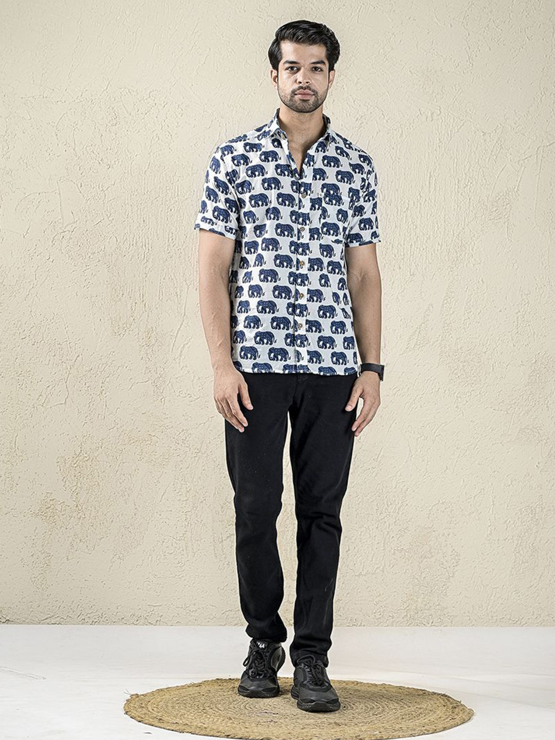 

Hues Fab Men Classic Spread Collar Animal Printed Cotton Casual Shirt, White