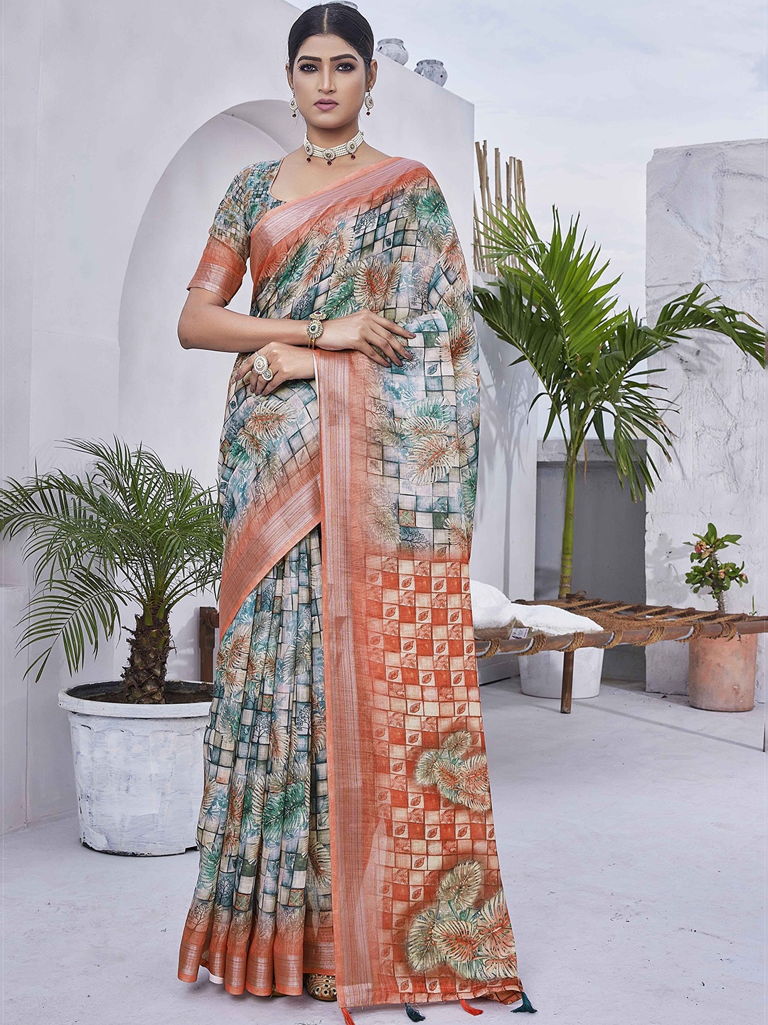 

Krimmple Floral Zari Saree, Green