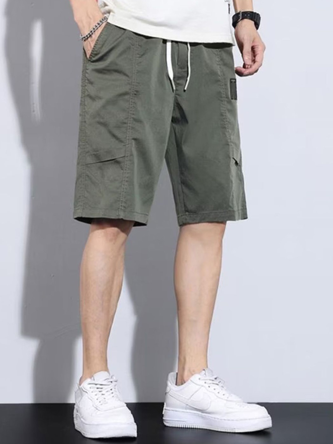 

HERE&NOW Men Solid Chino Regular Fit Mid-Rise Shorts, Olive